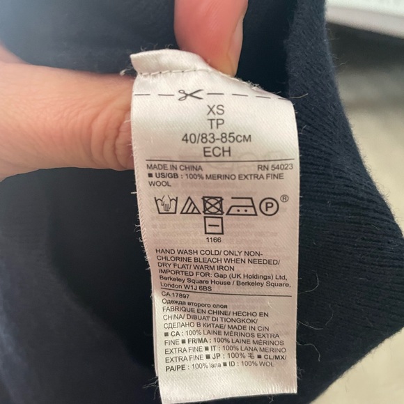 Navy Banana Republic xs Merino Wool sweater EUC - Picture 2 of 4